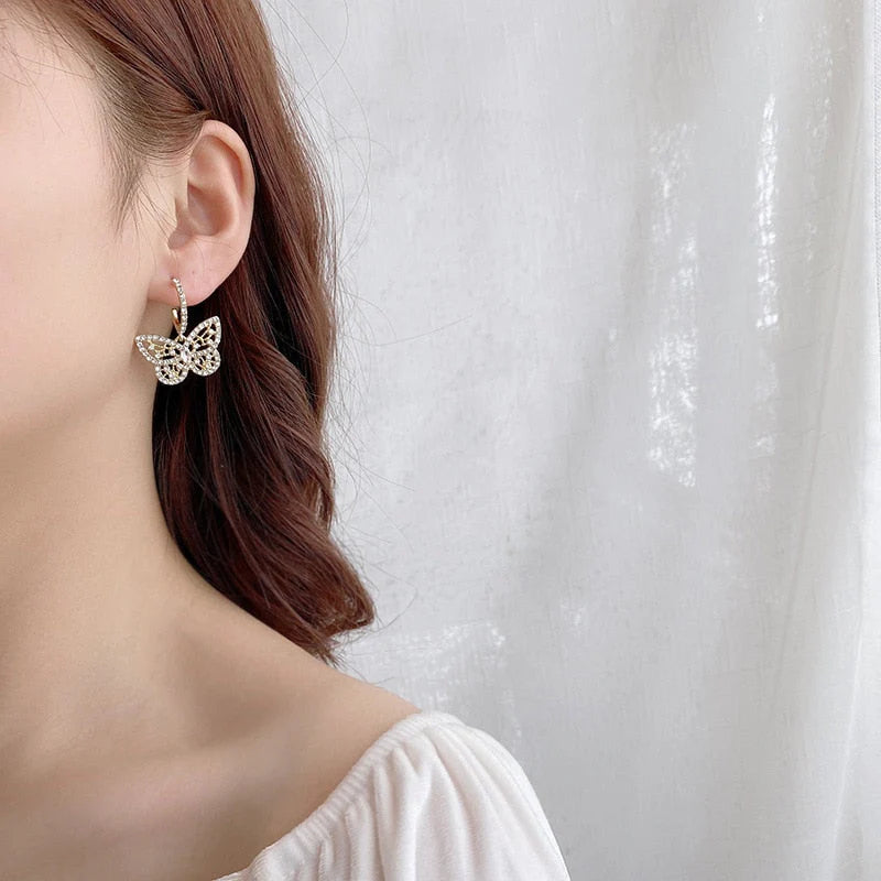 PRETTY BUTTERFLY- Boucle d'oreille en forme de papillon