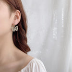 PRETTY BUTTERFLY- Boucle d'oreille en forme de papillon